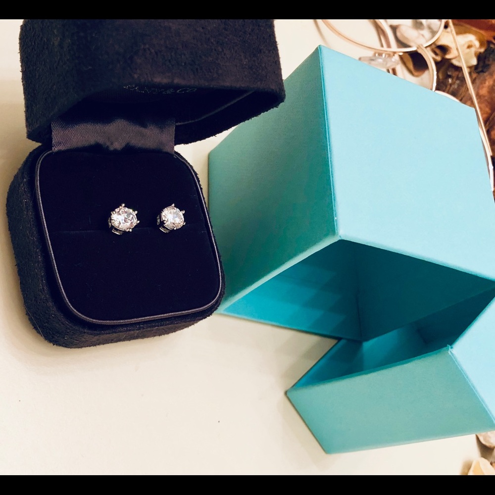 Crystal sliver earring, shining like a diamond!